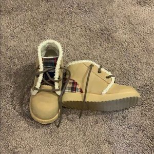 Gap size 8 boy boots